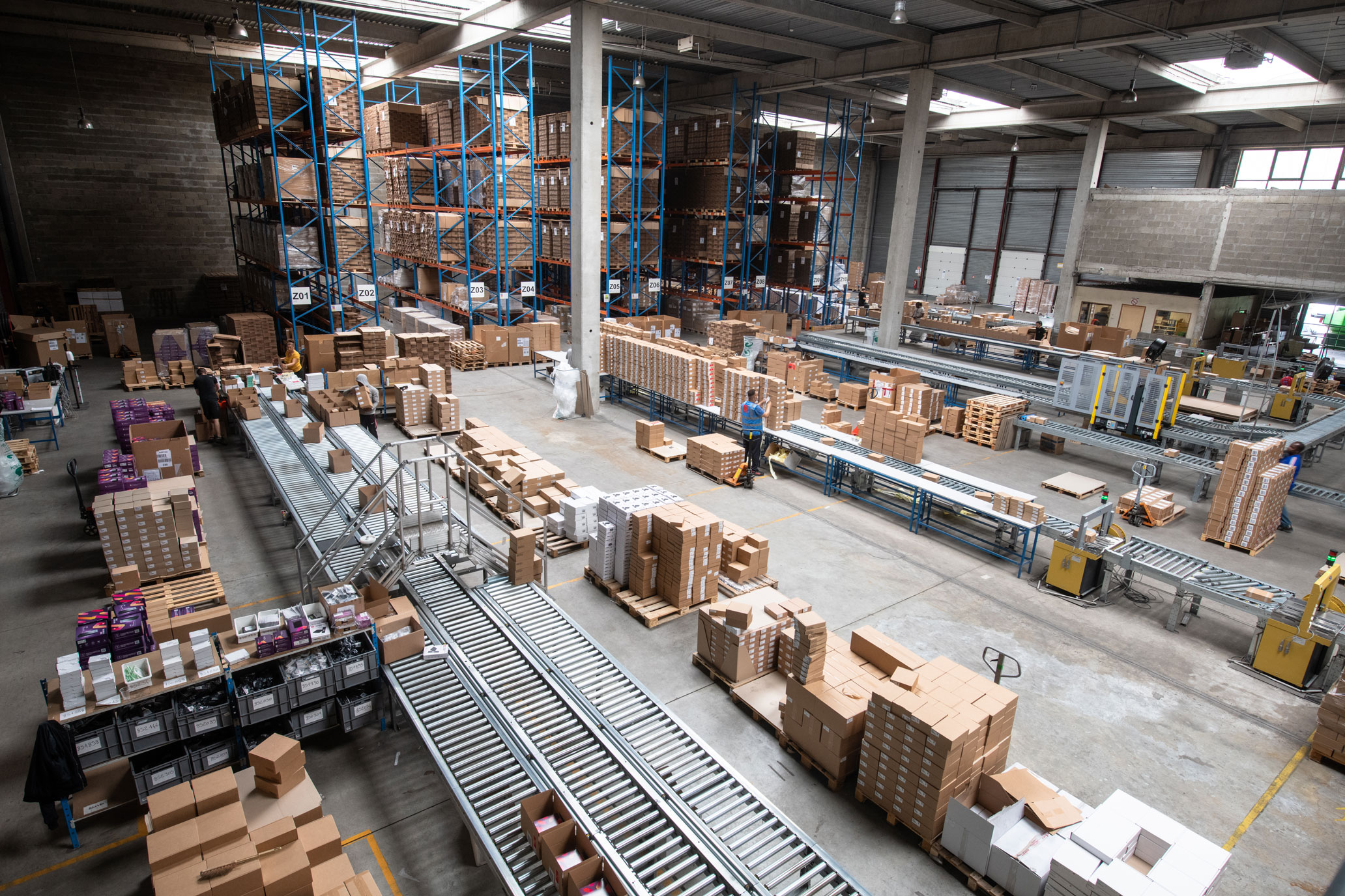 entrepot logistique D-groupe, Un processus métier complet